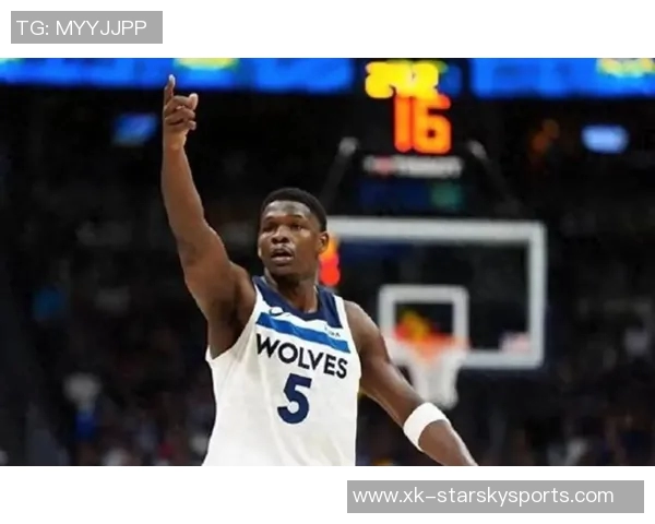 爱德华兹上半场表现亮眼15投6中三分球命中率不佳仍贡献17分1板2助